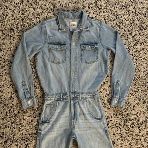 Zara Women’s Snap Button Light Denim Jumpsuit Size Small